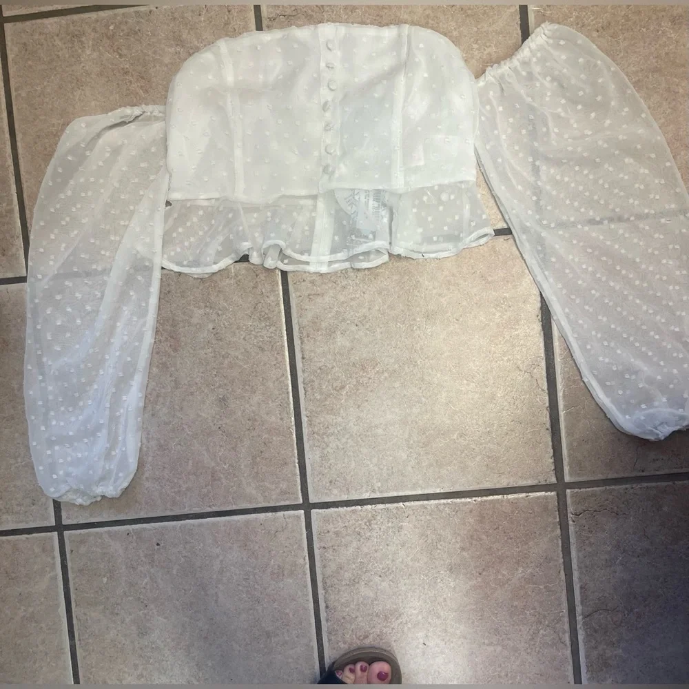 Boohoo Dobby Spot Off Shoulder Long Sleeve Crop Top NWT - Picture 7 of 10